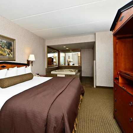 Ramada By Wyndham Plymouth Hotel & Conference Center Room photo