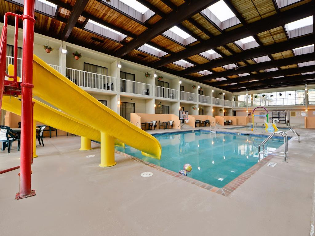 Ramada By Wyndham Plymouth Hotel & Conference Center Exterior photo