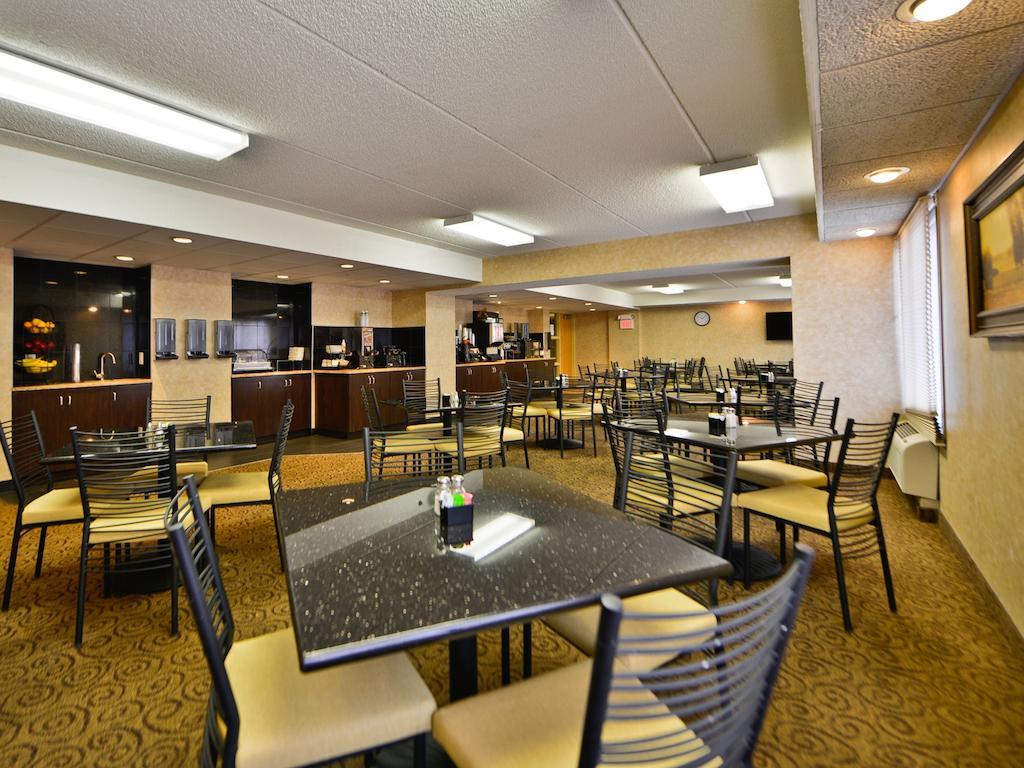 Ramada By Wyndham Plymouth Hotel & Conference Center Exterior photo