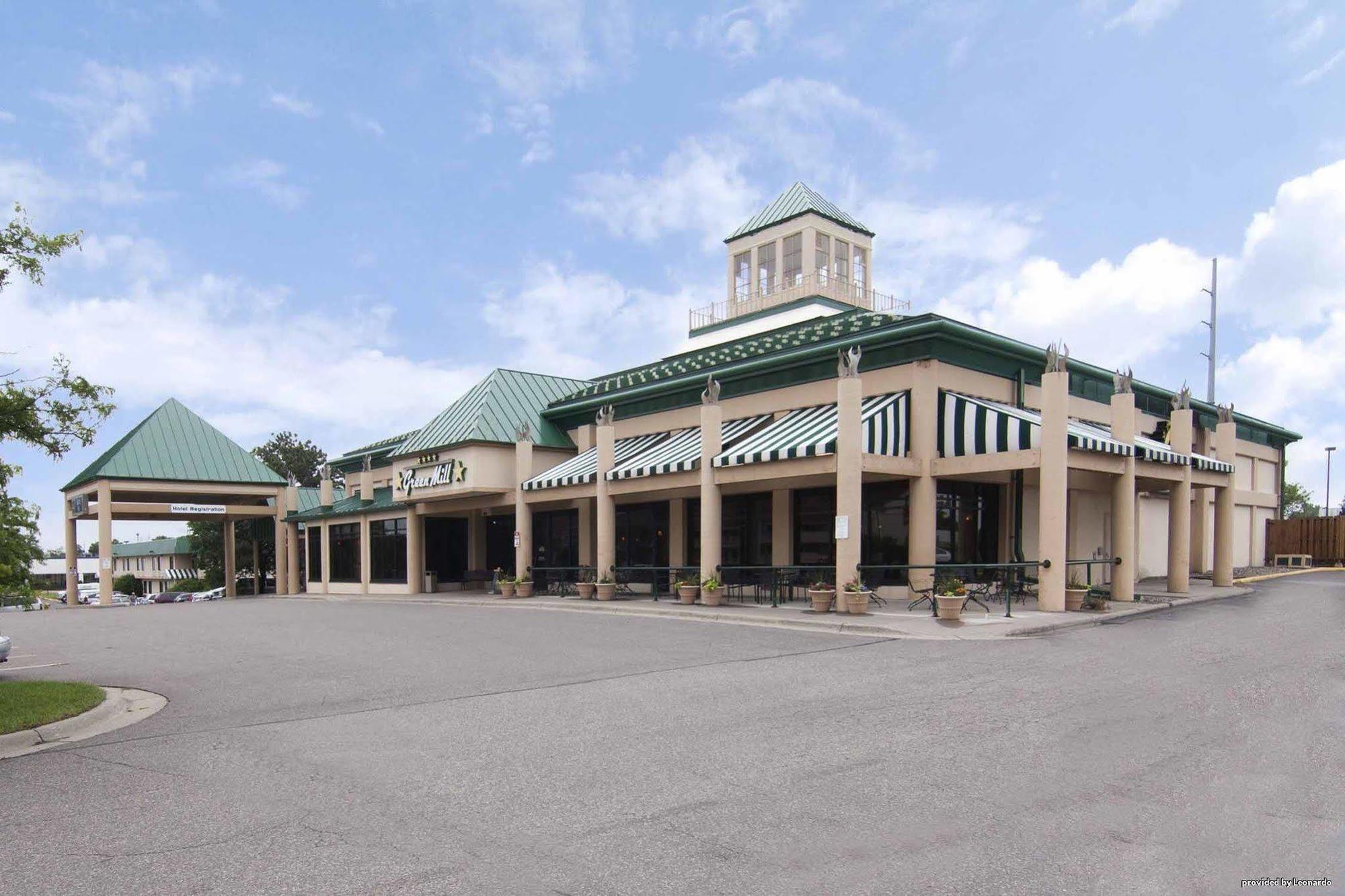 Ramada By Wyndham Plymouth Hotel & Conference Center Exterior photo
