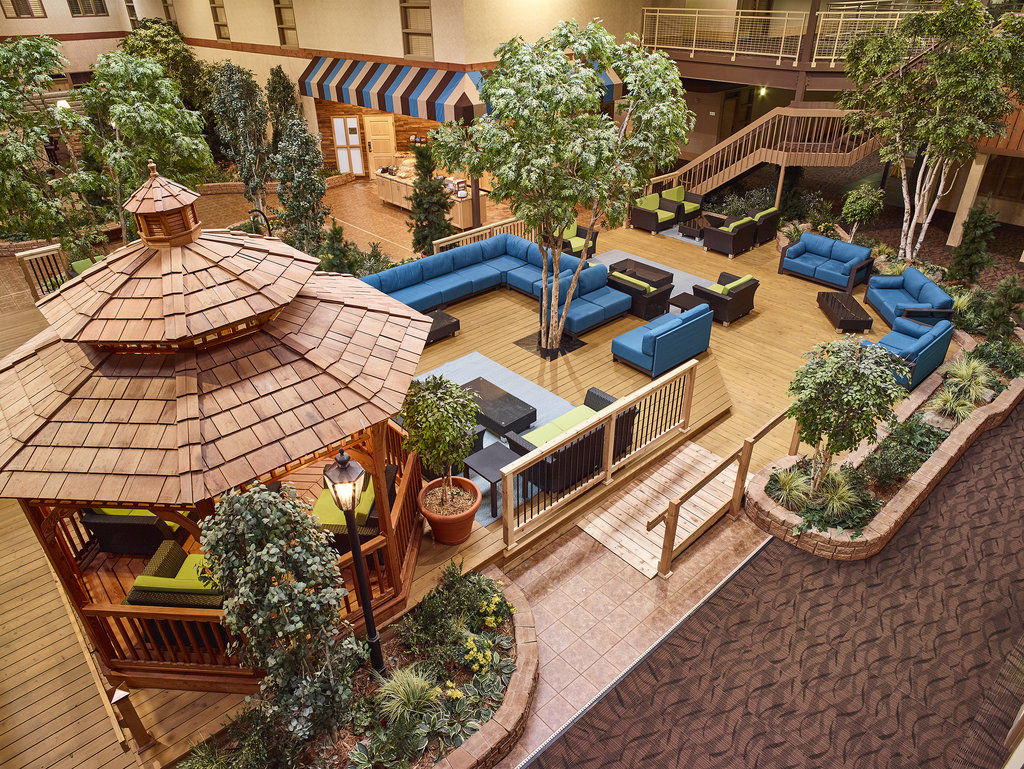 Ramada By Wyndham Plymouth Hotel & Conference Center Exterior photo